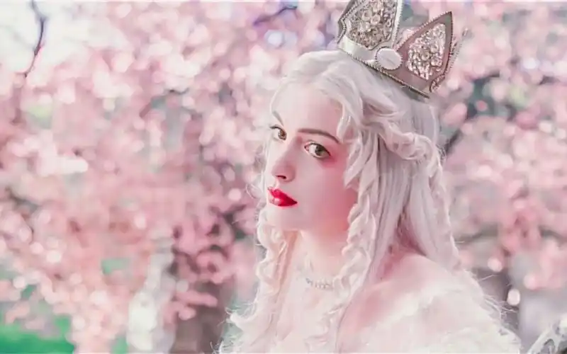 【爱丽丝梦游仙境| 白皇后】颜控者进/微踩点向//"这女人的手就没放下