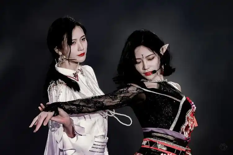 点击就看塞纳河美帝cp七五折吴哲晗x许佳琪美帝舞台美杜莎的温柔