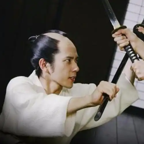 这个造型又被吐槽像日本武士.