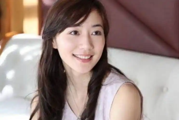 有人想模仿韩雪炫富摔,可当仔细看韩雪的物品,发现学不来_军人家庭