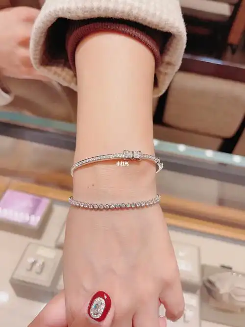 谢瑞麟·满钻手链叠戴在逃公主手镯·绝绝子94