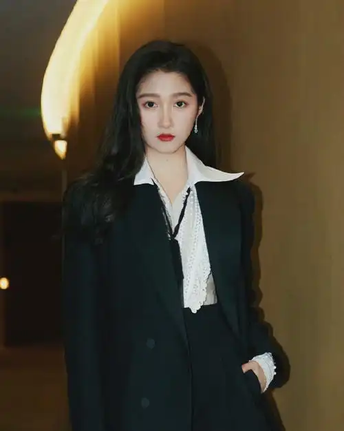 关晓彤西装造型