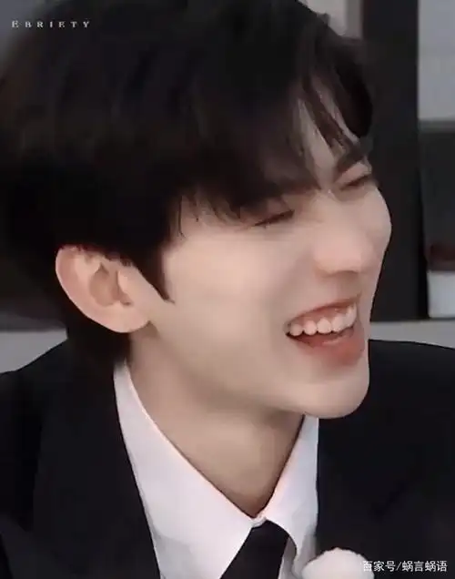 蔡徐坤转锤子道具 好可爱「可」