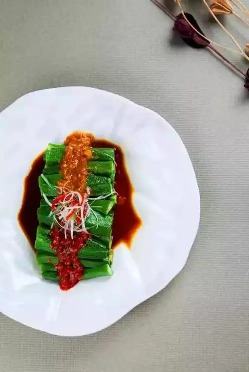 烹饪关键>次菜品是在红烧肉的基础上加以微创,添加干红枣,山楂,冰糖