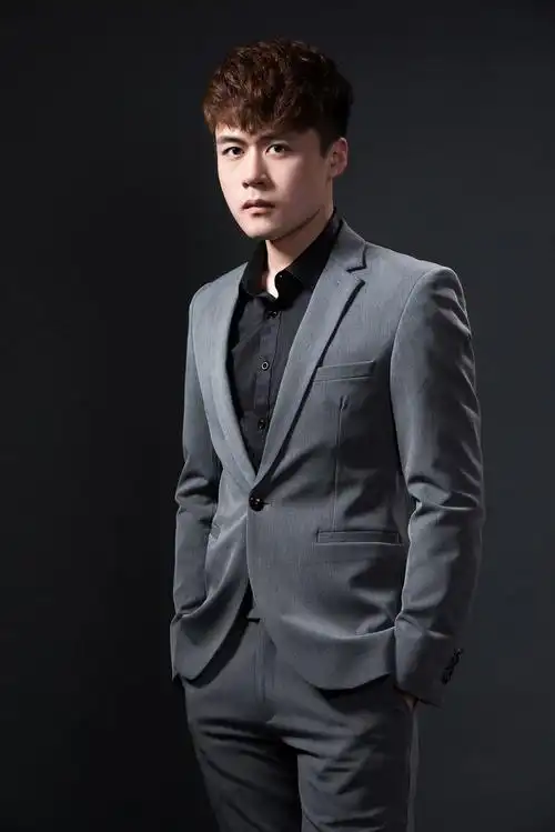 张皓天 小尺寸.jpg