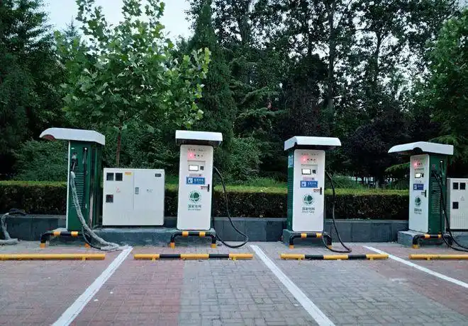 充电桩安装密度远远不够 纯电动车陷入两难境地|新能源汽车|停车位_网