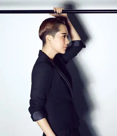 女生中长发剃鬓角图片女生发型剃鬓角剃后脑勺