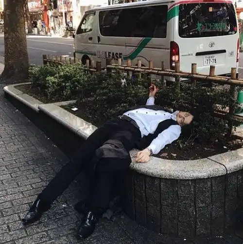 别人眼中喝醉酒的你,这姿势真是美到不像话