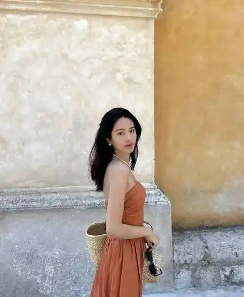 女神杨采钰的日系写真赏,美貌与魅力让人无法忽视:这谁顶得住!