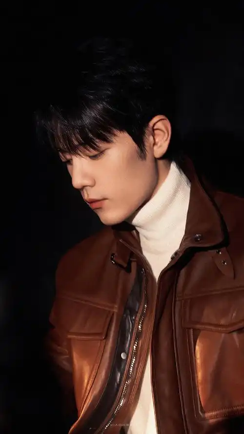 皮衣极致迷人皮衣战酷酷的  @x玖少年团肖战daytoy#法越馨晒拍的肖战