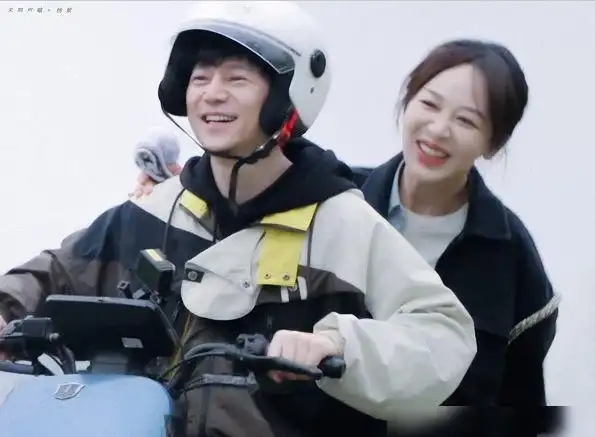 张艺兴与杨紫同框辟谣彭昱畅在线吃瓜张艺兴大喊杨紫受惊