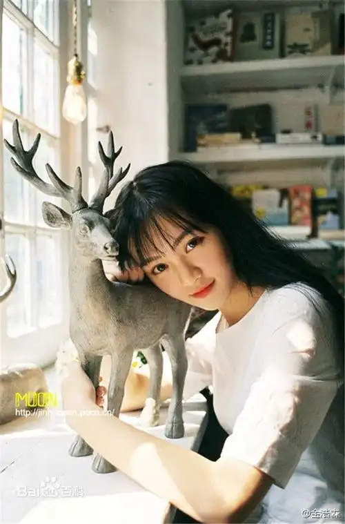 武大校花樱花女生黄灿灿个人自拍照 黄灿灿生活照