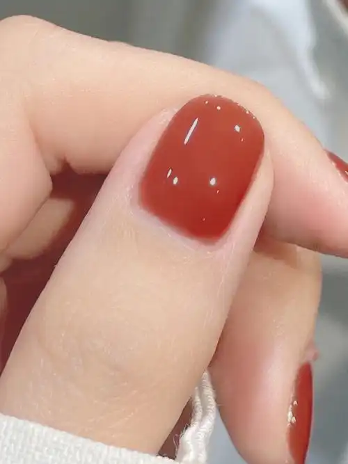 清透高级显白的焦糖色指甲油我爱了