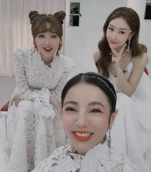 张雨绮成路人,王霏霏判若两人,伊能静一言难尽_姐姐_感觉_孟佳