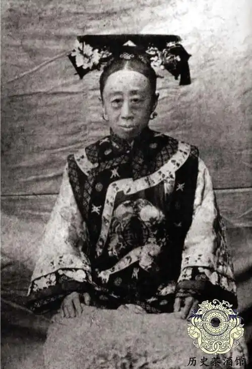 清朝公主格格的真实老照片:四格格很漂亮,图五是川岛芳子亲姑姑