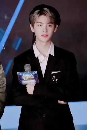 活跃五三黄明昊的贝雷帽你最喜欢哪个