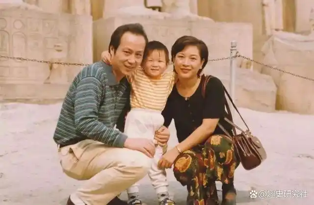 央视主持人罗京逝世13年后,妻子和儿子活成了他希望的模样