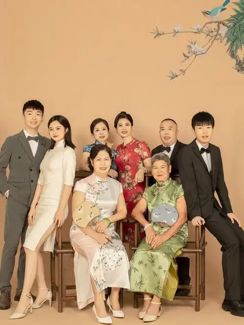 中秋节工笔画温馨全家福客片