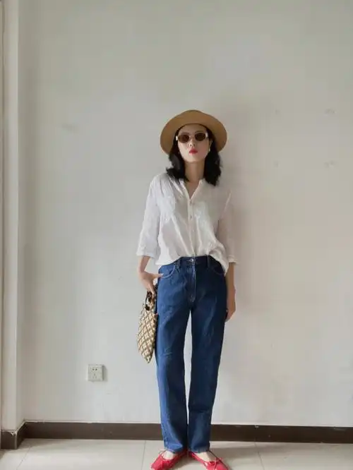 17458亚麻衬衫搭配深蓝色牛仔裤太法式了