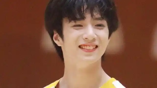 时代少年团刘耀文笑与不笑差别真大,一笑就变成160的小丸子!