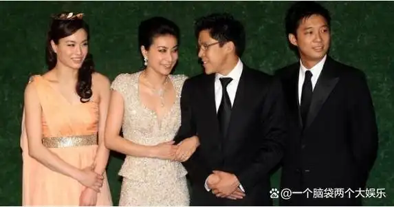婚礼的是郭晶晶和霍启刚,但引起媒体关注的是站在新人两侧的伴郎伴娘