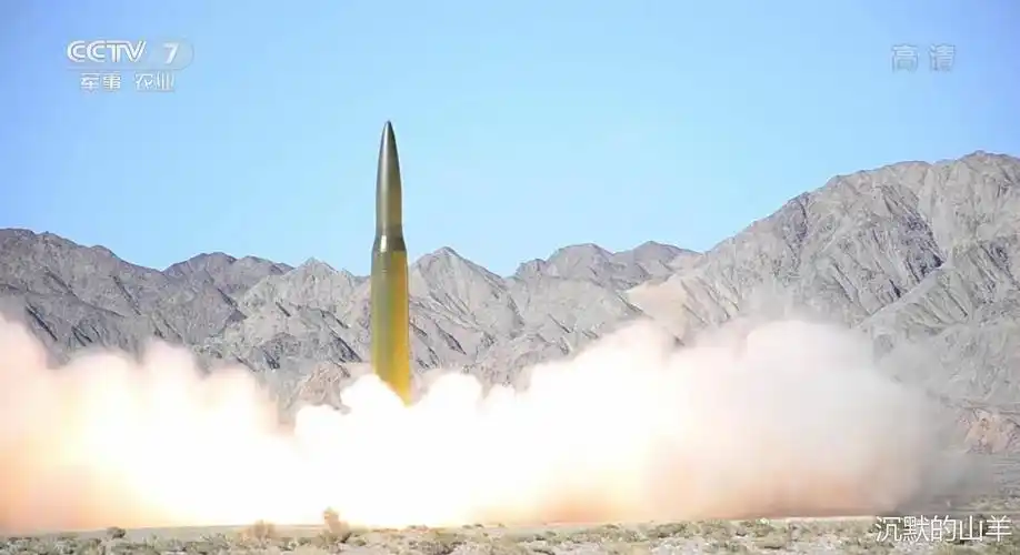 火箭军东风-16中程弹道导弹战训 一画面是相当的提气