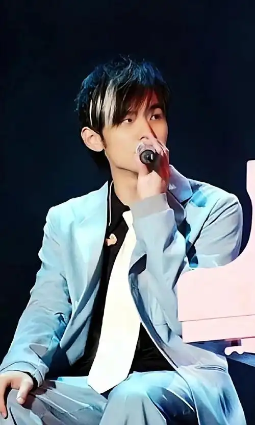 周杰伦无与伦比演唱会,你觉得哪张照片最帅?