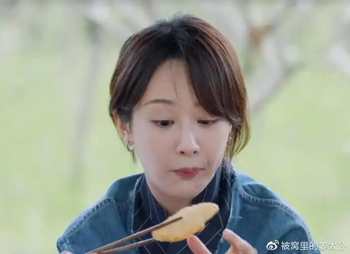 张艺兴给杨紫一根烤肠,成了她的念想,总想再吃一根却吃不到