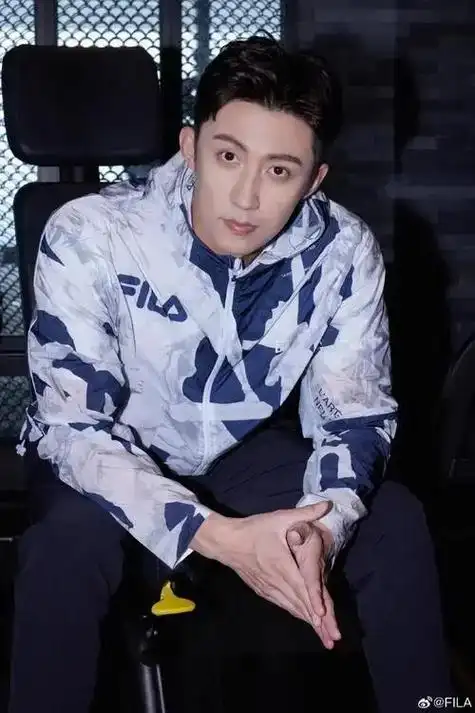 2024年最新高颜值男艺人排名张凌赫20李现11肖战第6陈晓第2