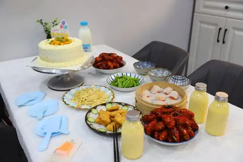 原创孩子过生日妈妈花一小时搞定一桌菜网友精致丰盛不浪费