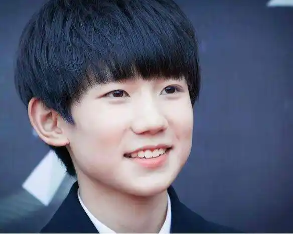 王源刚成年就已身价过亿,家中的小细节,暴露了他的人品