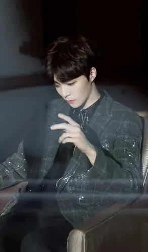 陈立农壁纸认真干自己喜欢的事最帅气