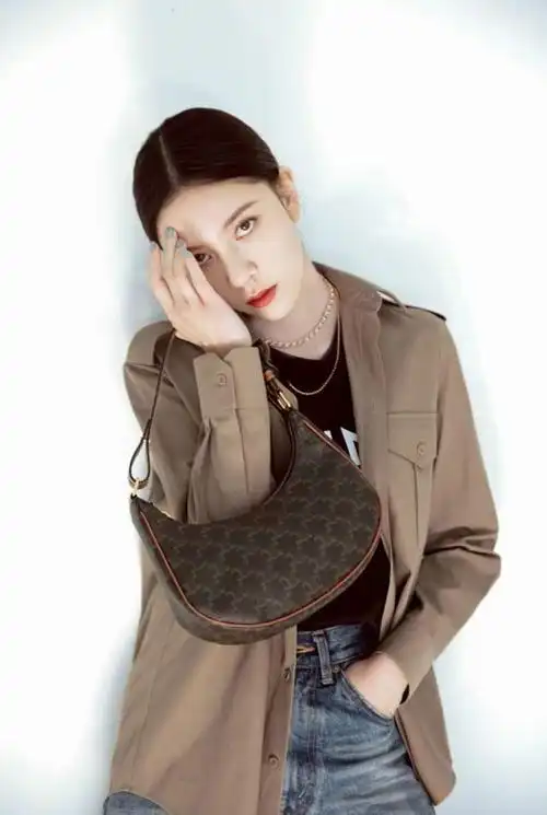 盘点明星们都爱背的大牌精品包100多位明星喜爱的包包都有哪些