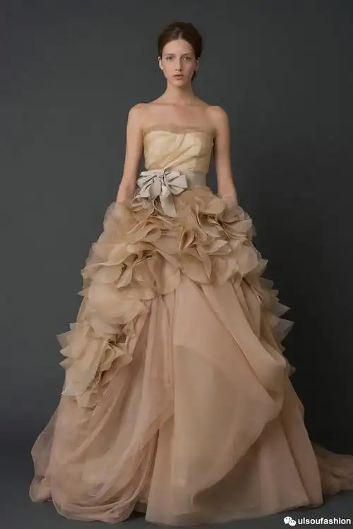 价格连城的婚纱华裔婚纱女王王薇薇经典作品