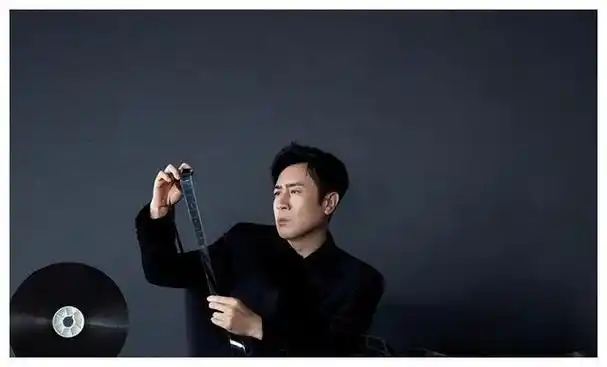 于和伟吃母乳长大五姐供学费成名后回馈姐姐们