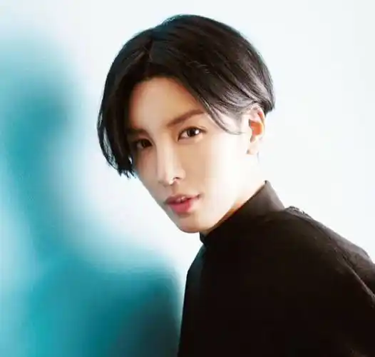 原创金希澈东方不败造型太美了坦言喜欢这位中国明星见面秒变迷弟