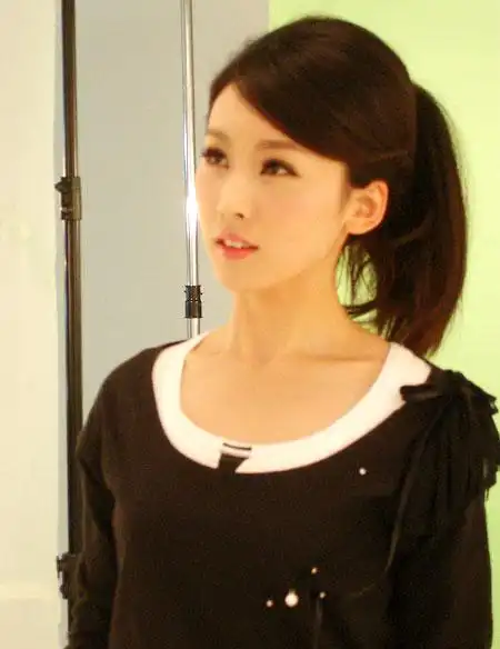 谢楠登《fun》封面 坦言害怕"知性"定位(图)