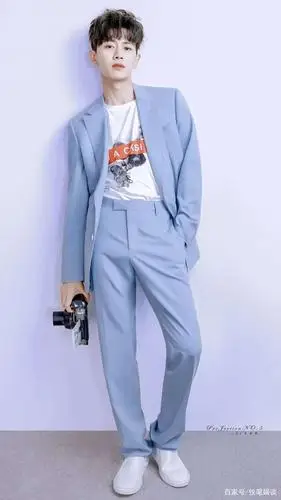 任嘉伦:越走越顺的时尚路