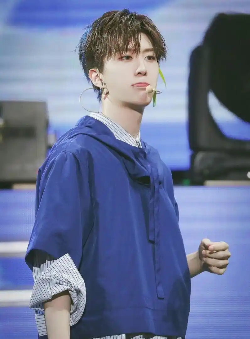 范丞丞找不到机位,快本上与陈立农互尬情话,玩游戏很放松又很有梗