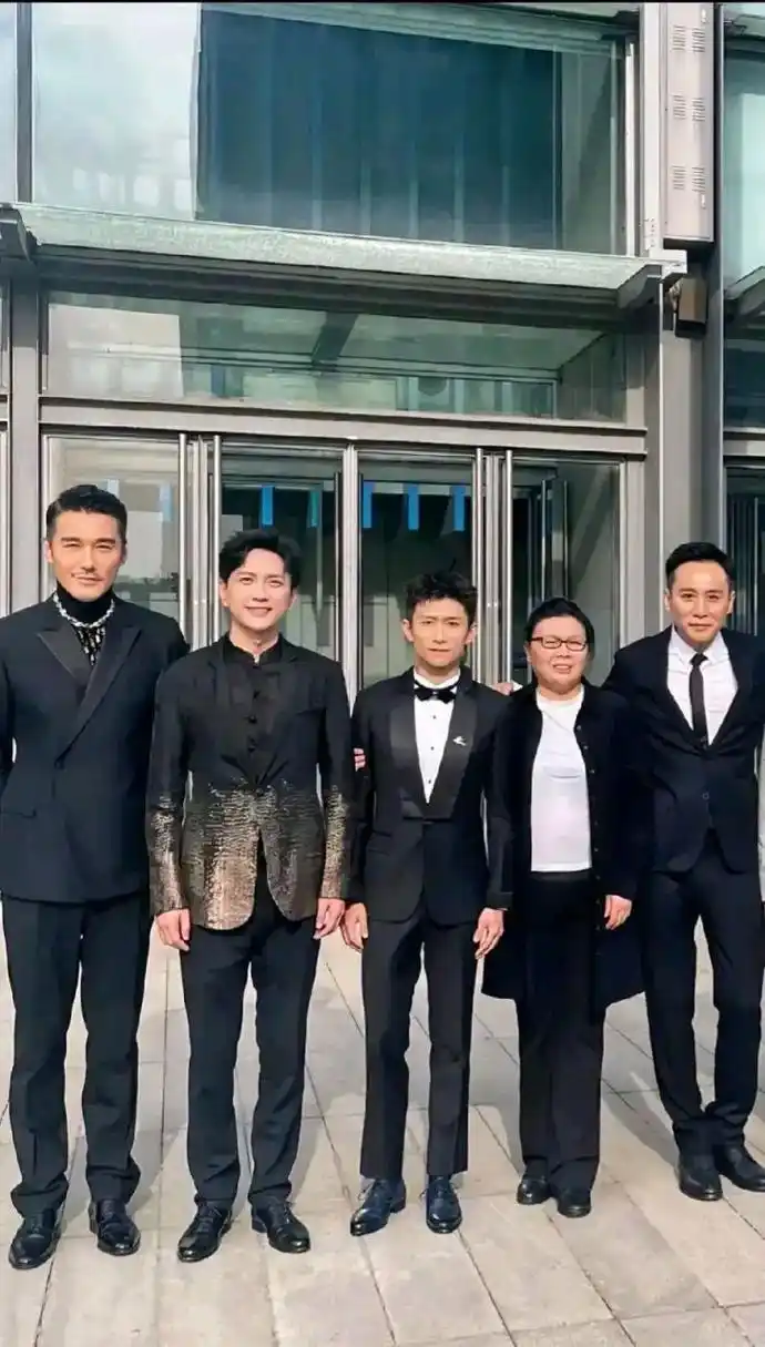 目测张一山身高165. #娱乐# #张一山