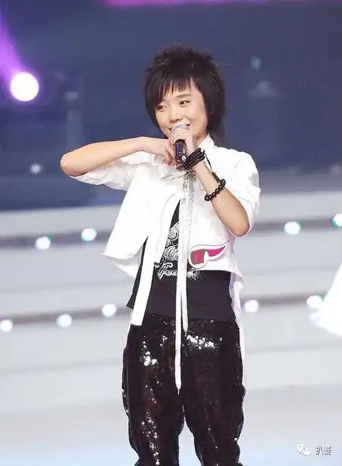 许飞手撕尚雯婕翻车的06超女情怀杀变成撕x杀了