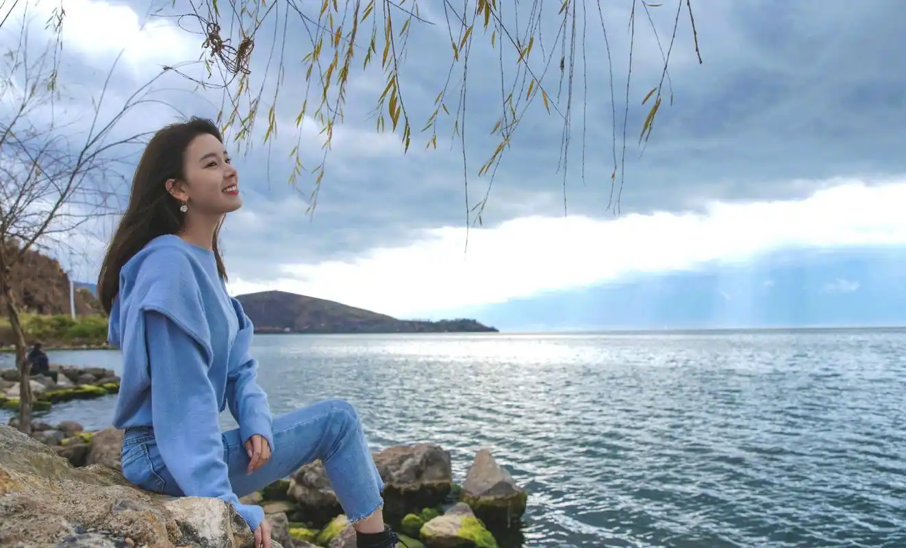 不得不说陈瑶虽然只有26岁的年纪,但是对时尚穿搭有很有自己的心得,以