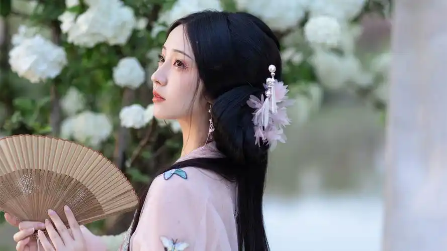 古风美女扇子唯美好看美女壁纸