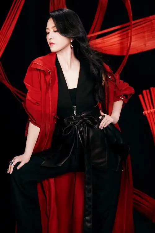 今日12:00#声生不息家年华#与姐姐@谭维维一起唱响龙年新气象.