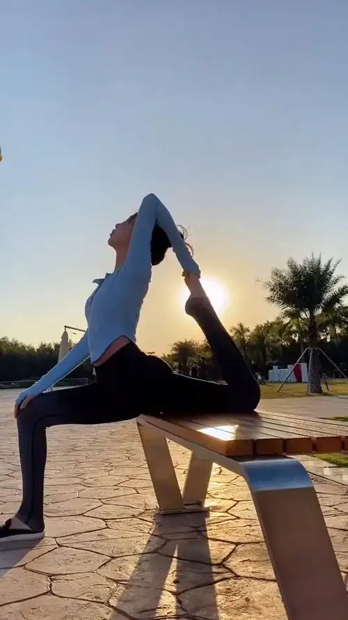 瑜伽#鸽子式,最适合凹造型的体式!