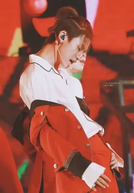 顶胯动作你服谁陈立农反差大朱正廷性感妖娆蔡徐坤最撩人