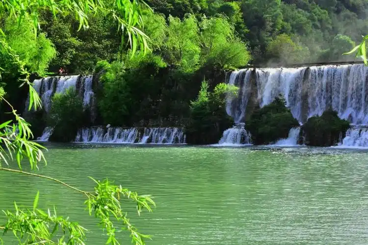 眼见绿水青山,鼻嗅新鲜空气.