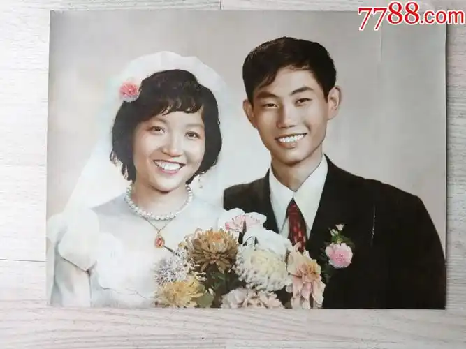 大幅手工着色结婚照罕见
