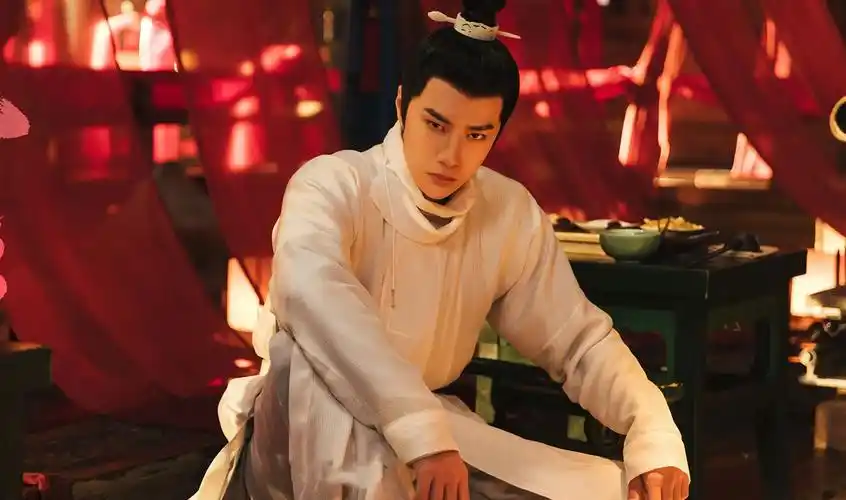 《风起洛阳》:王一博新剧热度飙升,电影的质感,服装造型绝美__凤凰网