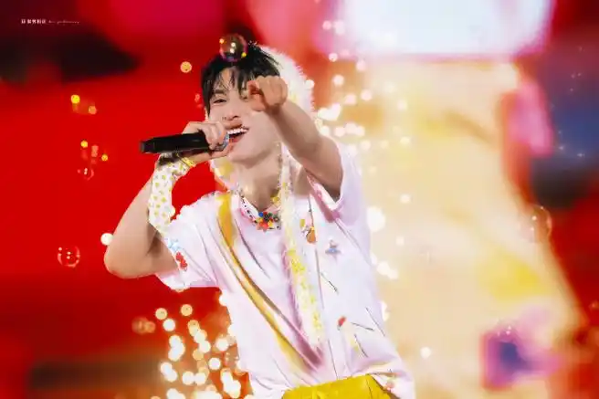 严浩翔超话·#严浩翔越拽我越爱# 240504 无尽的冒险 爆米花 靠近你就